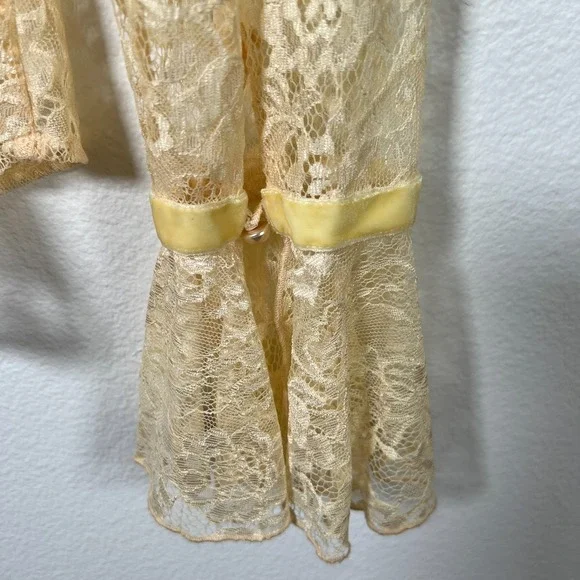 Vintage Womens Victorian Lace Button Up Top Sz S Coquette Bell Sleeve Ivory Y2K - Picture 3 of 12